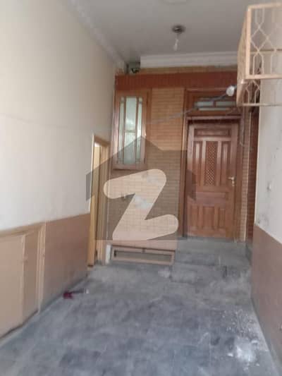 حیات آباد فیز 6 - ایف6 حیات آباد فیز 6 حیات آباد پشاور میں 3 کمروں کا 5 مرلہ زیریں پورشن 35 ہزار میں کرایہ پر دستیاب ہے۔