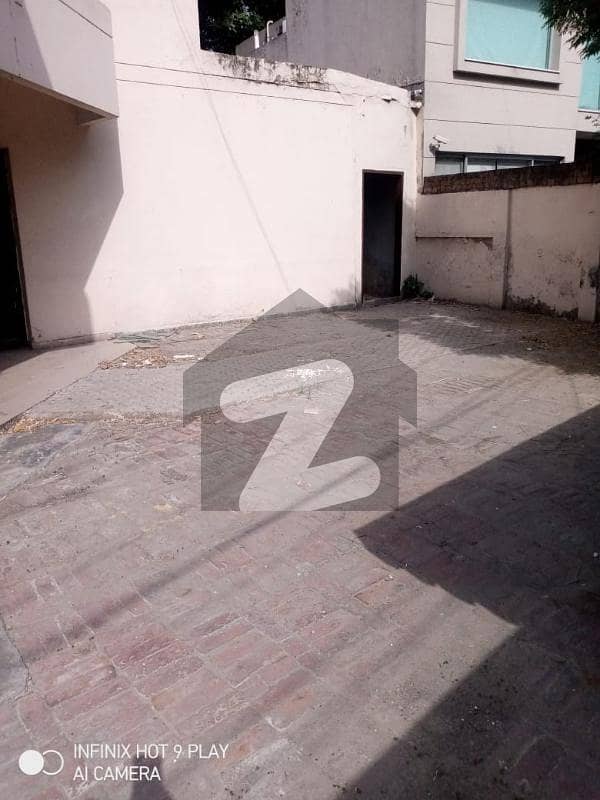 2 Kanal Building Available for rent