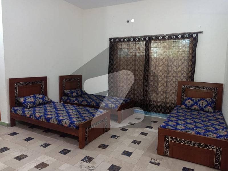 Room For Rent In Hostel Near To Ucp And Shoukat Khanum Hospital