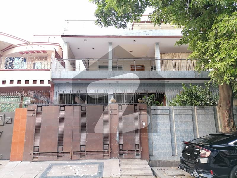 10 Marla Beautiful House For Sale in Wapda Town Gujranwala Block-B4