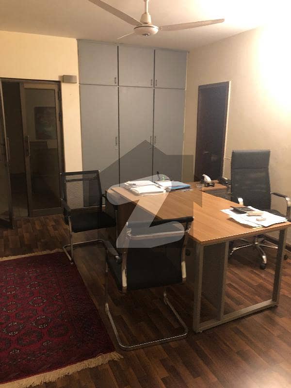 ظہور الہی روڈ گلبرگ لاہور میں 4 کمروں کا 1 کنال مکان 2.5 لاکھ میں کرایہ پر دستیاب ہے۔