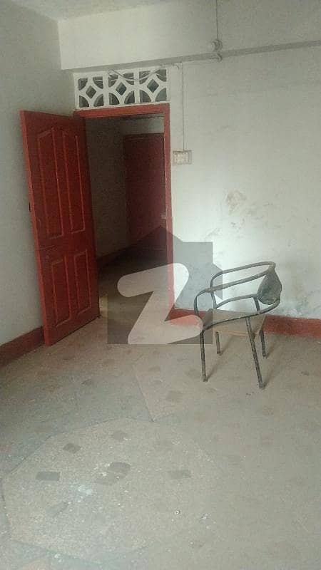 Lyari Town Flat Sized 600 Square Feet Is Available