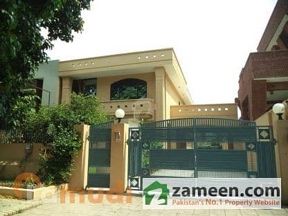533 Sq Yards Main Double Road House In F-7 Jinnah Supper For Sale - 7 Beds