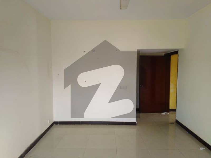کلفٹن ۔ بلاک 7 کلفٹن کراچی میں 7 کمروں کا 1.8 کنال مکان 25 کروڑ میں برائے فروخت۔