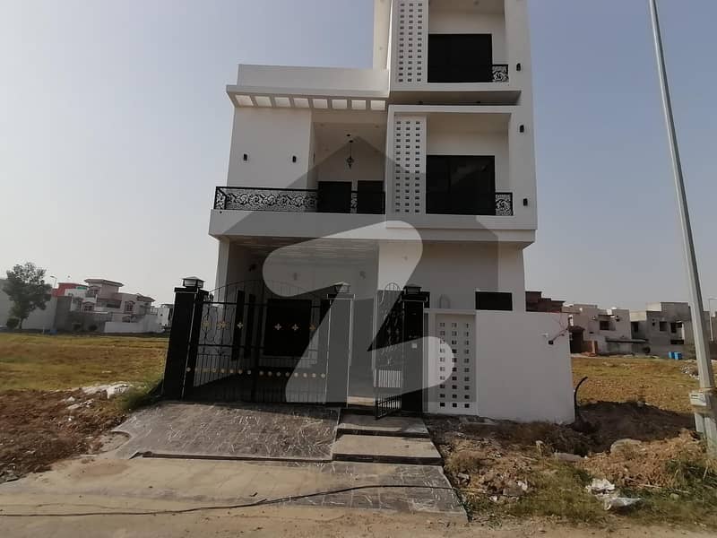 Centrally Located On Excellent Location House In Citi Housing Society - Block G Is Available For sale
