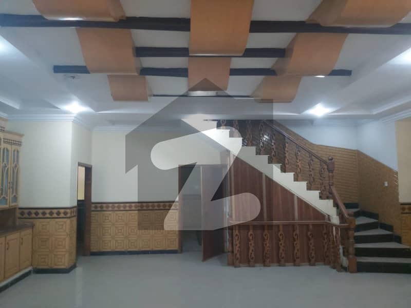 حیات آباد پشاور میں 7 کمروں کا 1 کنال مکان 11 کروڑ میں برائے فروخت۔