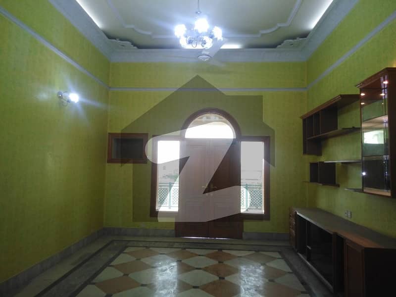 حیات آباد پشاور میں 7 کمروں کا 2 کنال مکان 14.4 کروڑ میں برائے فروخت۔