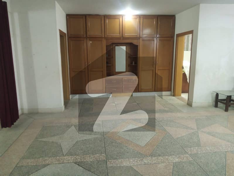 Ready To Buy A Prime Location House 10 Marla In Bostan Valley