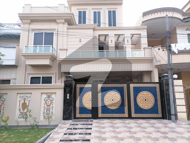 10 Marla Beautiful Brand New House For Sale in Wapda Town Gujranwala Block-C2 (Main Bulivard)