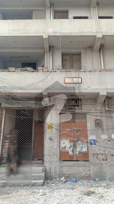 اچھرہ لاہور میں 11 کمروں کا 12 مرلہ عمارت 6 کروڑ میں برائے فروخت۔