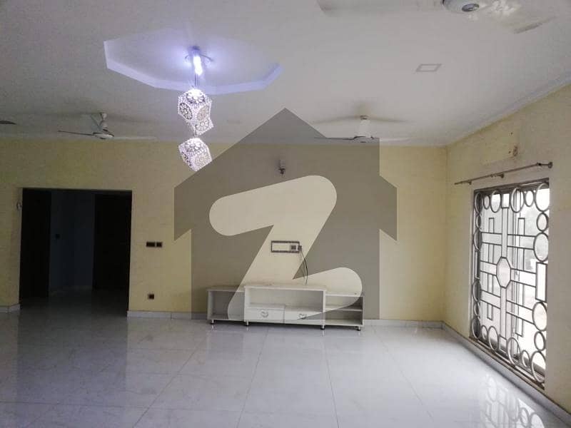 او پی ایف ہاؤسنگ سکیم - بلاک سی او پی ایف ہاؤسنگ سکیم لاہور میں 4 کمروں کا 1 کنال بالائی پورشن 82 ہزار میں کرایہ پر دستیاب ہے۔