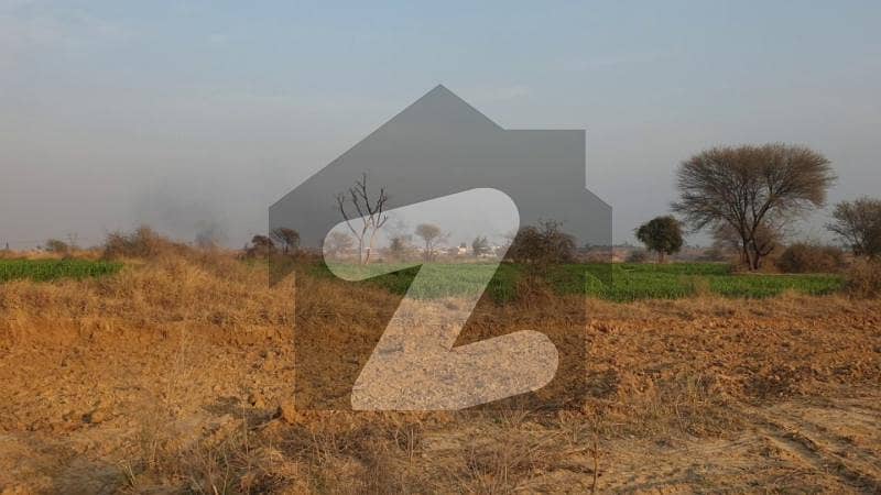 کشمیر ہائی وے اسلام آباد میں 20 کنال زرعی زمین 30 کروڑ میں برائے فروخت۔