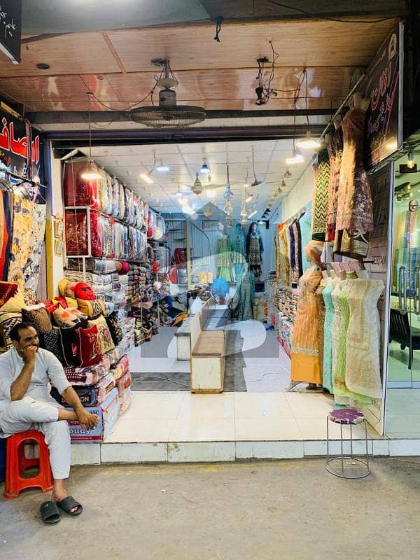 بہوانہ بازار فیصل آباد میں 1 مرلہ دکان 8 کروڑ میں برائے فروخت۔