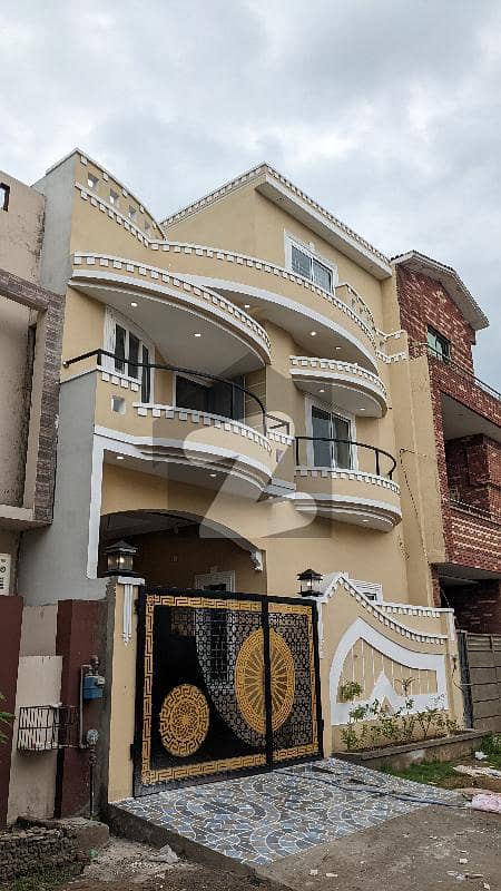 صوفی سٹی منڈی بہاؤالدین میں 5 کمروں کا 5 مرلہ مکان 1.35 کروڑ میں برائے فروخت۔