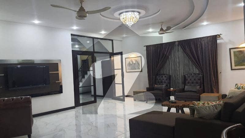 15 Marla Independent House Available For Sale In Model Town