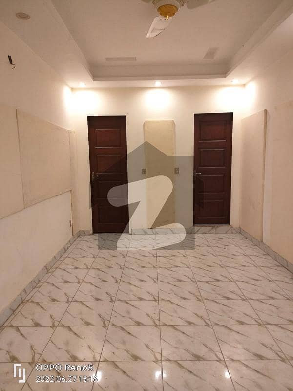 پی آئی اے ہاؤسنگ سکیم لاہور میں 2 کمروں کا 4 مرلہ فلیٹ 50 ہزار میں کرایہ پر دستیاب ہے۔