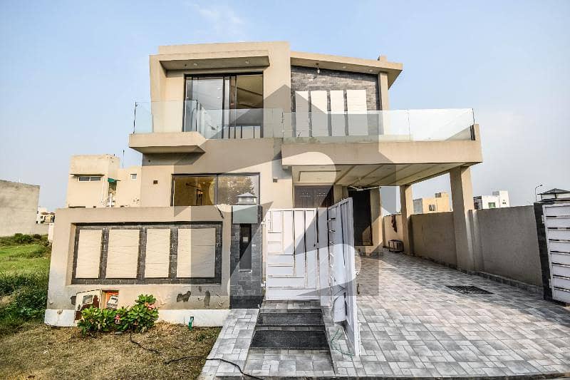 8 Marla Brand New Stylish House For Rent Hot Location