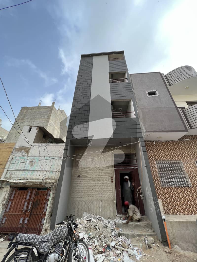 اعظم بستی جمشید ٹاؤن کراچی میں 6 کمروں کا 2 مرلہ مکان 1.7 کروڑ میں برائے فروخت۔