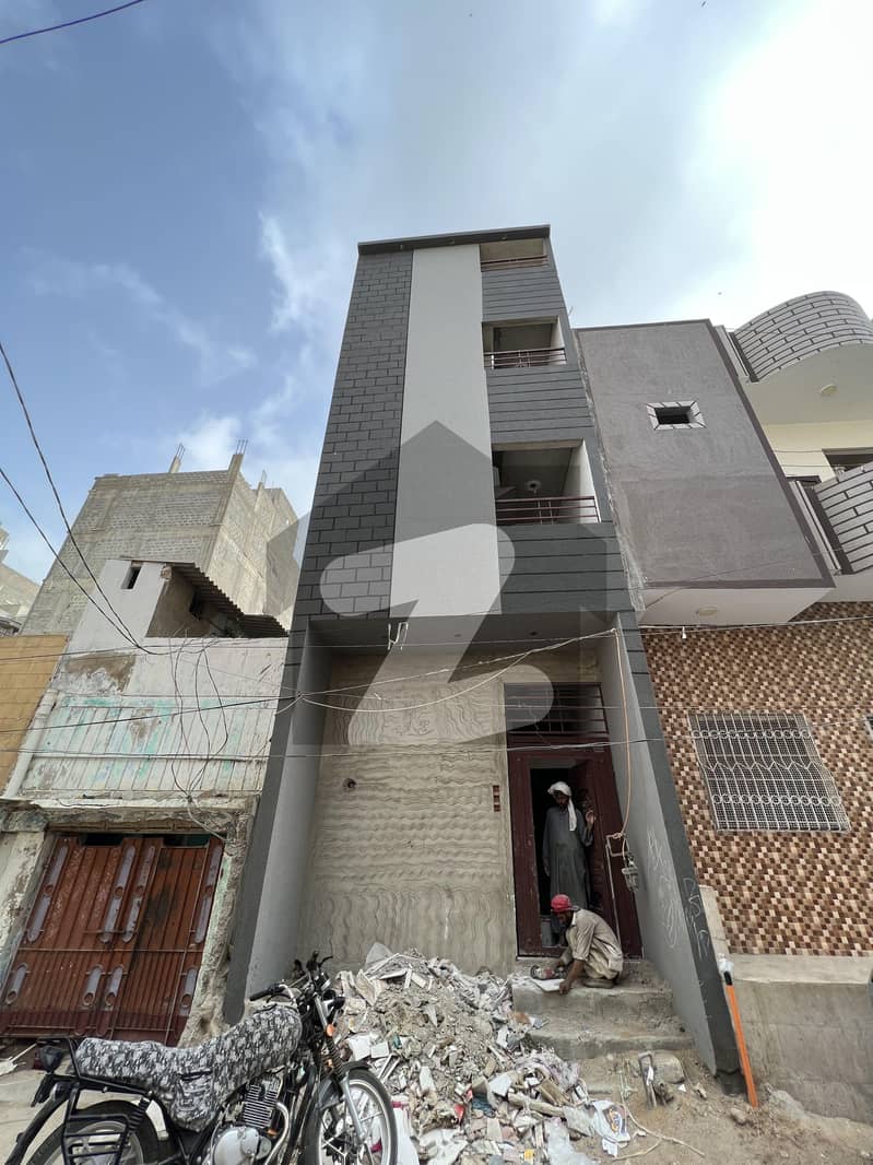 اعظم بستی جمشید ٹاؤن کراچی میں 6 کمروں کا 3 مرلہ مکان 1.7 کروڑ میں برائے فروخت۔