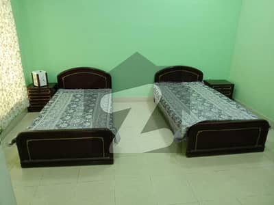 نشتر روڈ ملتان میں 2 کمروں کا 5 مرلہ کمرہ 15 ہزار میں کرایہ پر دستیاب ہے۔