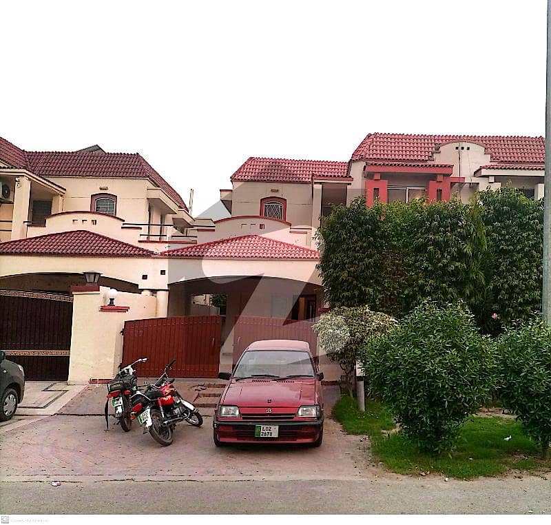 پیراگون سٹی لاہور میں 3 کمروں کا 11 مرلہ مکان 3.25 کروڑ میں برائے فروخت۔