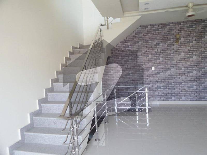 6 Marla Lower Portion In Mumtaz Colony For Rent At Good Location