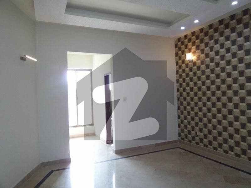 2475 Square Feet House In Khadim Hussain Road