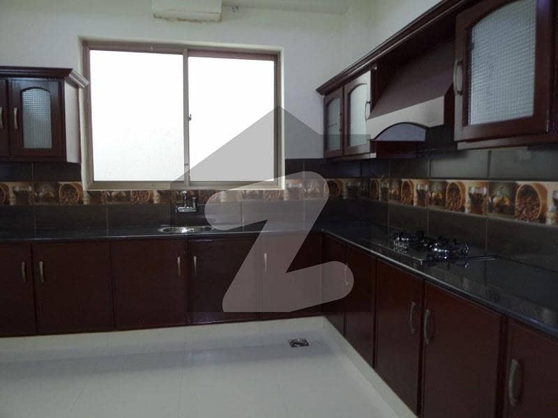 A Great Choice For A 2475 Square Feet House Available In Khadim Hussain Road