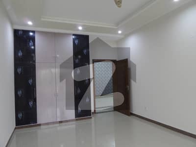 10 Marla House For rent In Sir Syed Road