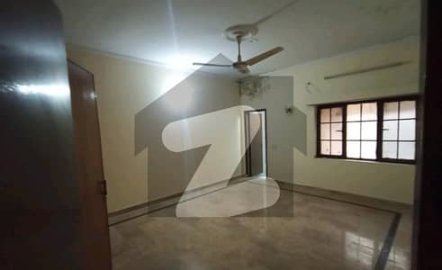 ماڈل ٹاؤن ۔ بلاک سی ماڈل ٹاؤن لاہور میں 4 کمروں کا 1 کنال مکان 7 کروڑ میں برائے فروخت۔