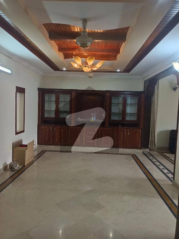 جی ۔ 13 اسلام آباد میں 5 کمروں کا 7 مرلہ مکان 3.8 کروڑ میں برائے فروخت۔