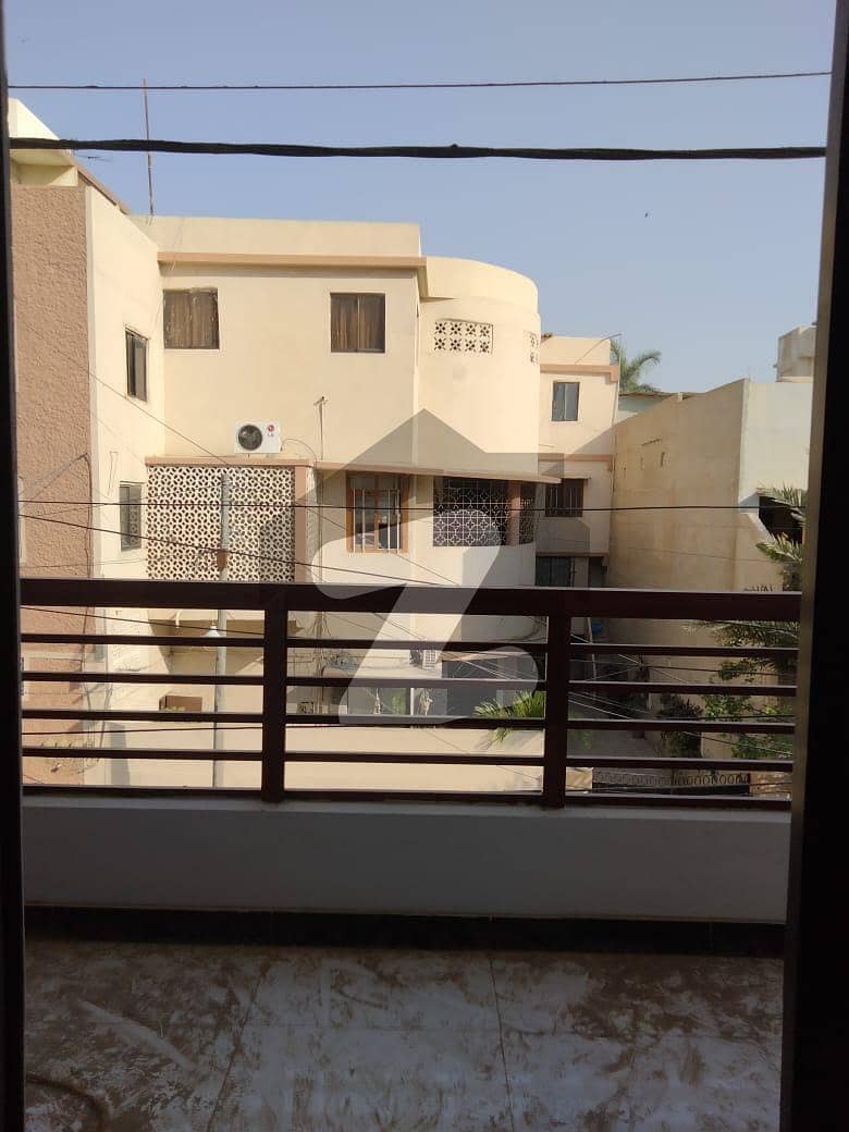 پی ای سی ایچ ایس بلاک 2 پی ای سی ایچ ایس جمشید ٹاؤن کراچی میں 3 کمروں کا 7 مرلہ بالائی پورشن 2.9 کروڑ میں برائے فروخت۔