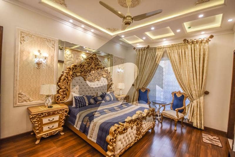 ڈی ایچ اے فیز 8 ڈیفنس (ڈی ایچ اے) لاہور میں 5 کمروں کا 1 کنال مکان 8.35 کروڑ میں برائے فروخت۔
