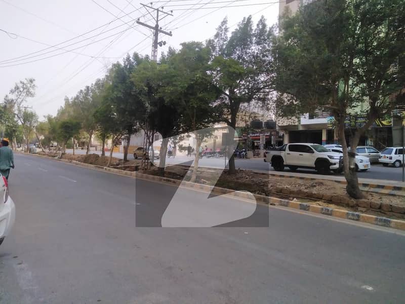 1400 Square Feet Spacious Flat Available In Qasimabad For Sale