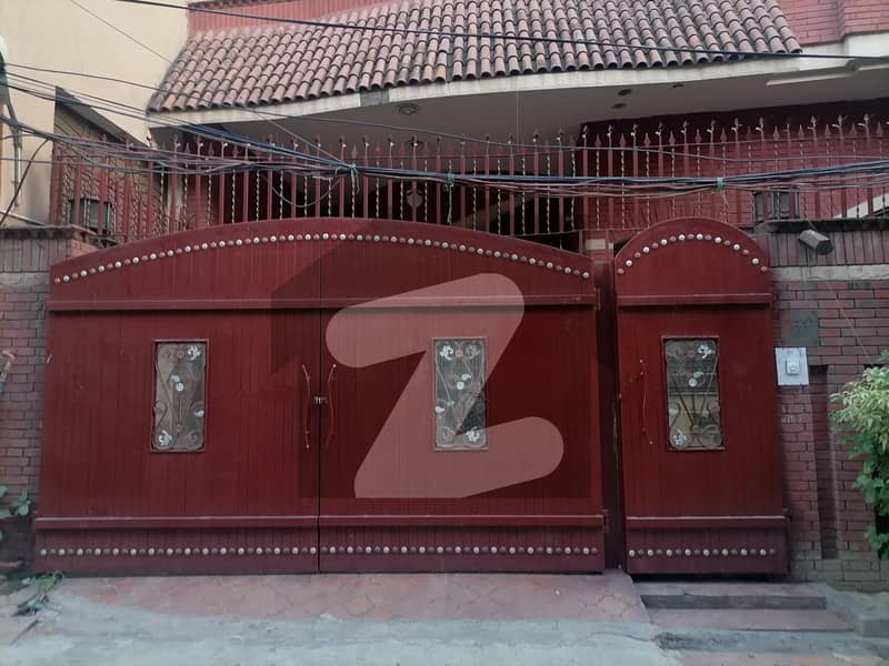 کینال بینک ہاؤسنگ سکیم لاہور میں 5 کمروں کا 10 مرلہ مکان 2 کروڑ میں برائے فروخت۔