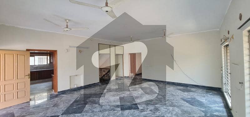 F-11-1 Upper Portion Of 666 Yards House 3 Bedrooms Rent 1 Lac 80 Thousands