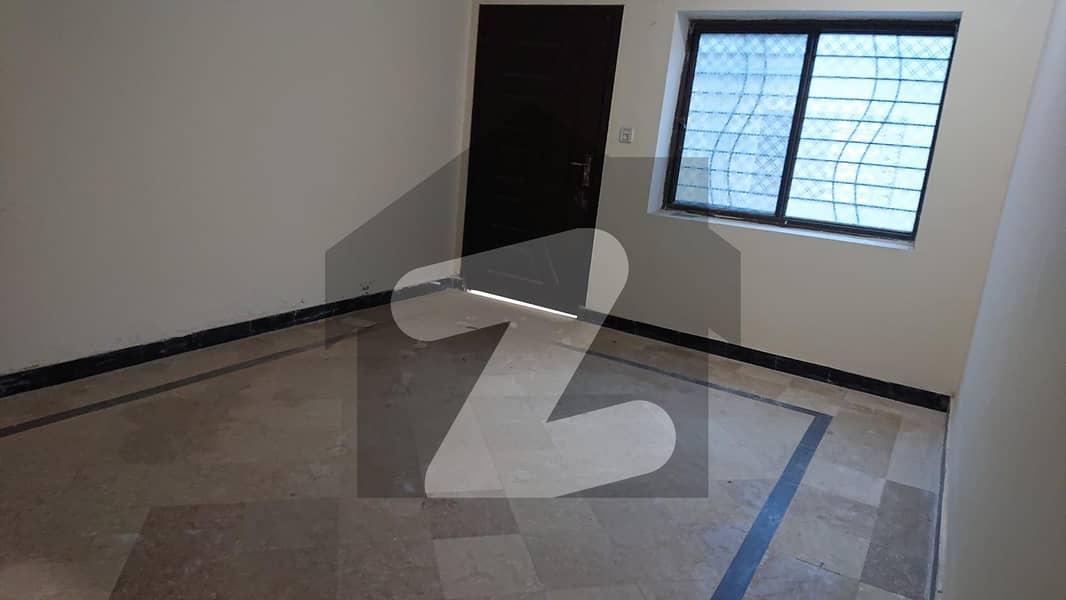 Centrally Located Upper Portion For rent In Mumtaz Colony Available