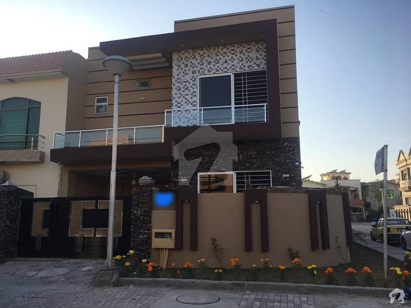 بحریہ ٹاؤن فیز 4 بحریہ ٹاؤن راولپنڈی راولپنڈی میں 5 کمروں کا 10 مرلہ مکان 4.5 کروڑ میں برائے فروخت۔