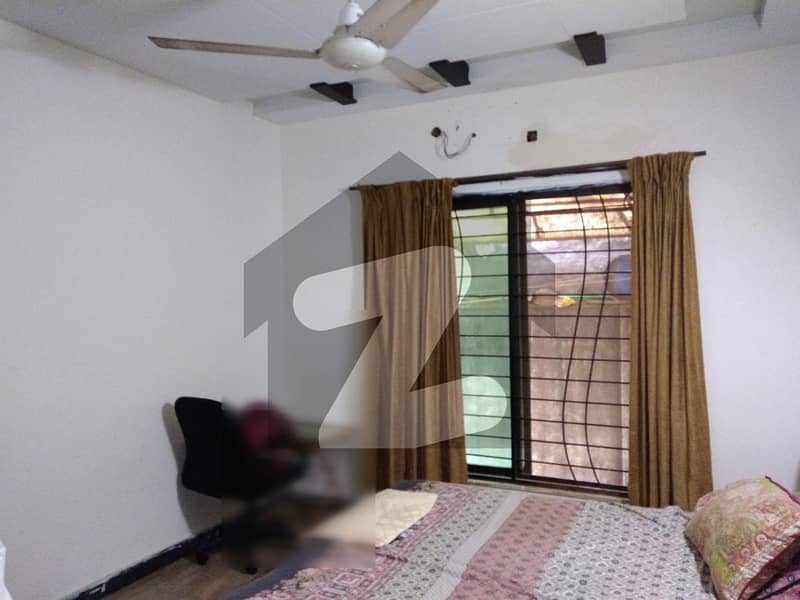 Ideally Located House Of 6 Marla Is Available For sale In Shah Khawar Town