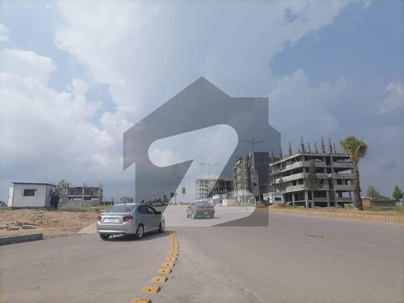 Prime Location Mumtaz City Commercial Plot Sized 8 Marla For sale