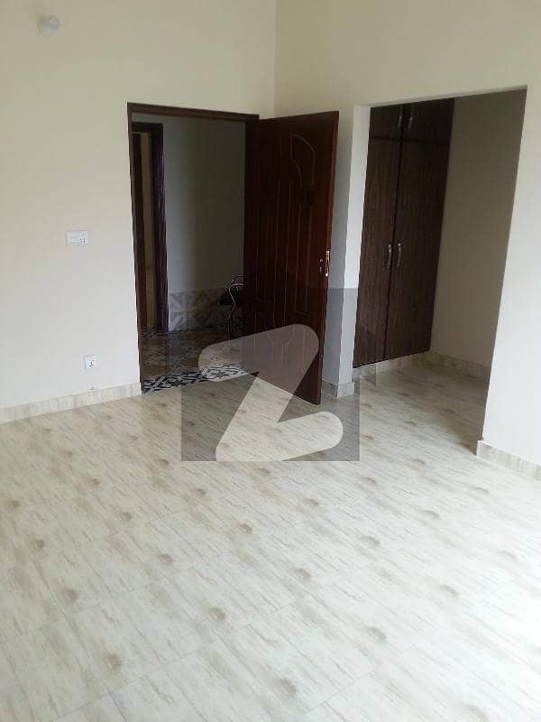 Room In 1 Kanal House For Rent Near Ucp And Emporium Mall