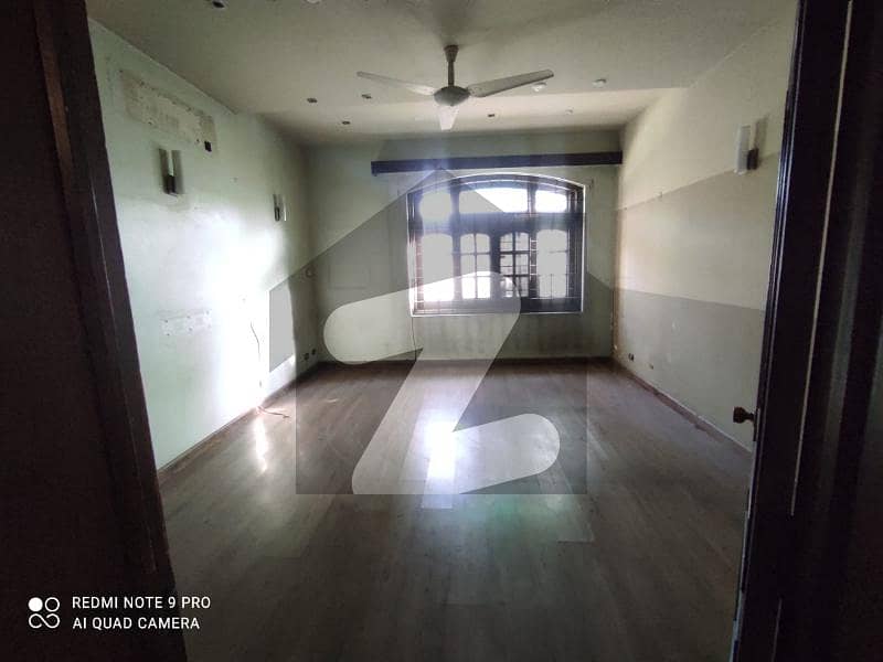 مین بلیوارڈ گلبرگ گلبرگ,لاہور میں 7 کمروں کا 3 کنال مکان 35.0 کروڑ میں برائے فروخت۔