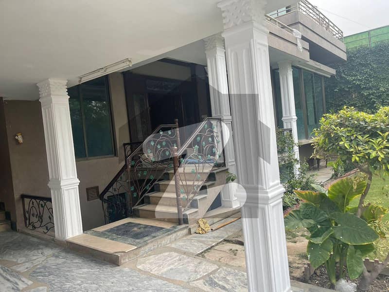 1 Kanal House Available For Rent