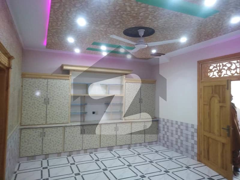 حیات آباد پشاور میں 7 کمروں کا 5 مرلہ مکان 3.1 کروڑ میں برائے فروخت۔