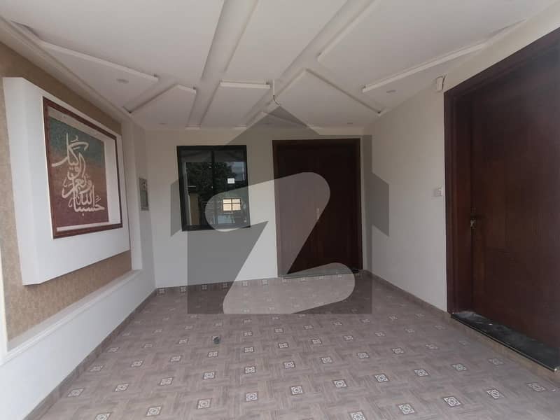سفاری ٹاؤن بوسان روڈ ملتان میں 3 کمروں کا 6 مرلہ مکان 90 لاکھ میں برائے فروخت۔