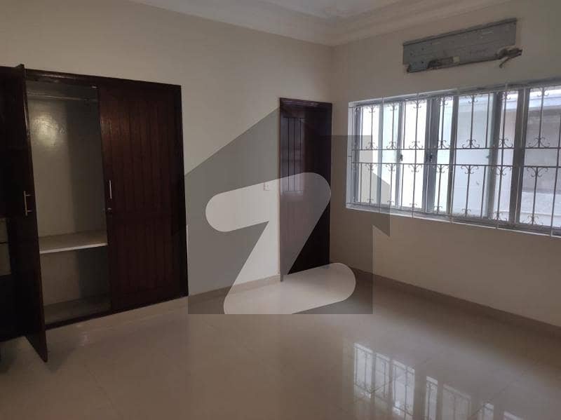 400 Yards Bungalow For Rent Clifton Block 4