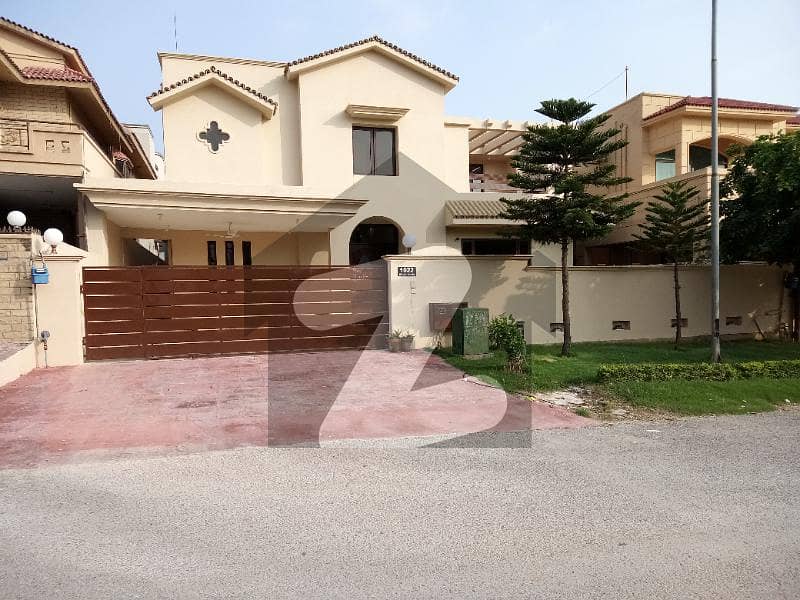 500 Sq Yards Beautiful Owner Built House For Sale