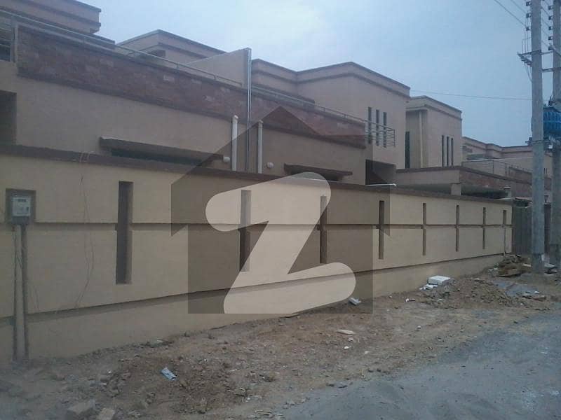 پی اے ایف فالکن کمپلیکس گلبرگ لاہور میں 4 کمروں کا 14 مرلہ مکان 1.5 لاکھ میں کرایہ پر دستیاب ہے۔