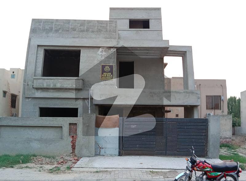 10 Marla Lda Approved Grey Structure Brand House For Sale In Phase 1 Central Block Prime Location For A Home With Countless Fun Features With All Dues Paid On