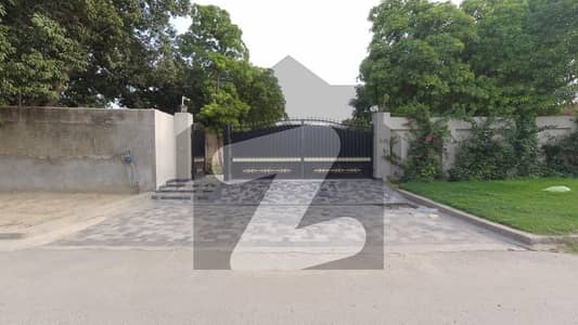 A Palatial Residence For Sale In Sadaat Town Sadaat Town